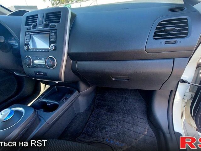 Білий Ніссан Ліф, об'ємом двигуна 80 л та пробігом 105 тис. км за 9350 $, фото 8 на Automoto.ua