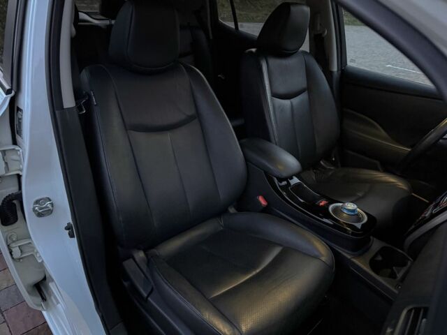 Белый Ниссан Лиф, объемом двигателя 0 л и пробегом 115 тыс. км за 7800 $, фото 16 на Automoto.ua