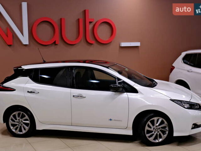 Белый Ниссан Лиф, объемом двигателя 0 л и пробегом 121 тыс. км за 14900 $, фото 7 на Automoto.ua