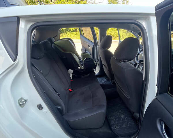 Білий Ніссан Ліф, об'ємом двигуна 0 л та пробігом 96 тис. км за 9500 $, фото 57 на Automoto.ua