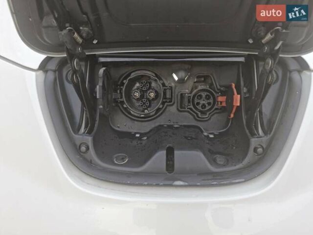 Белый Ниссан Лиф, объемом двигателя 0 л и пробегом 111 тыс. км за 8200 $, фото 8 на Automoto.ua