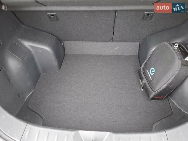 Белый Ниссан Лиф, объемом двигателя 0 л и пробегом 19 тыс. км за 8200 $, фото 12 на Automoto.ua