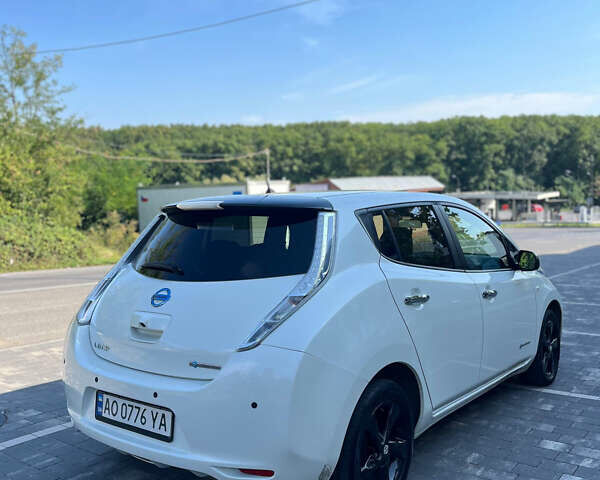 Білий Ніссан Ліф, об'ємом двигуна 0 л та пробігом 96 тис. км за 9500 $, фото 13 на Automoto.ua