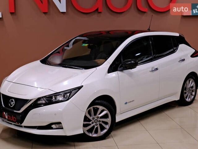 Белый Ниссан Лиф, объемом двигателя 0 л и пробегом 121 тыс. км за 14900 $, фото 8 на Automoto.ua