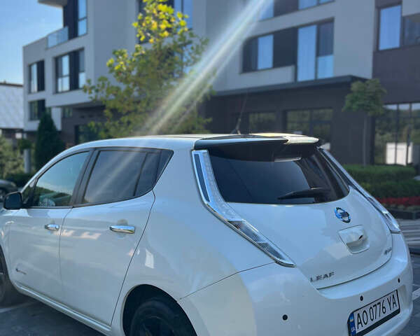 Білий Ніссан Ліф, об'ємом двигуна 0 л та пробігом 96 тис. км за 9500 $, фото 6 на Automoto.ua