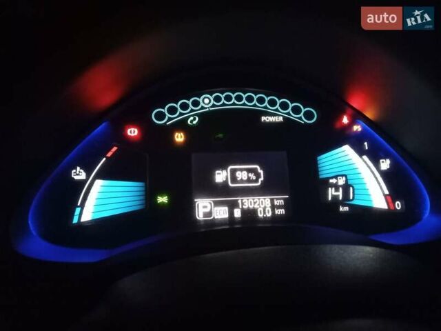 Білий Ніссан Ліф, об'ємом двигуна 0 л та пробігом 136 тис. км за 6500 $, фото 3 на Automoto.ua