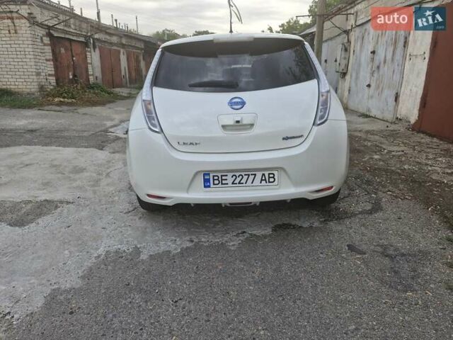 Белый Ниссан Лиф, объемом двигателя 0 л и пробегом 111 тыс. км за 8200 $, фото 6 на Automoto.ua