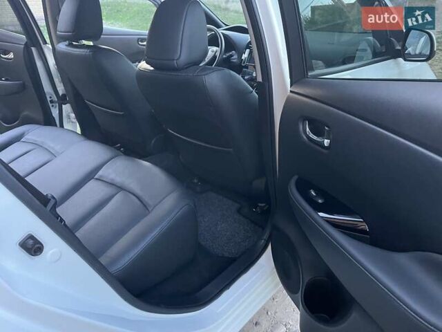 Белый Ниссан Лиф, объемом двигателя 0 л и пробегом 107 тыс. км за 8400 $, фото 20 на Automoto.ua