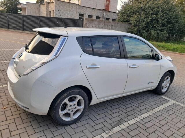 Белый Ниссан Лиф, объемом двигателя 0 л и пробегом 49 тыс. км за 7500 $, фото 8 на Automoto.ua