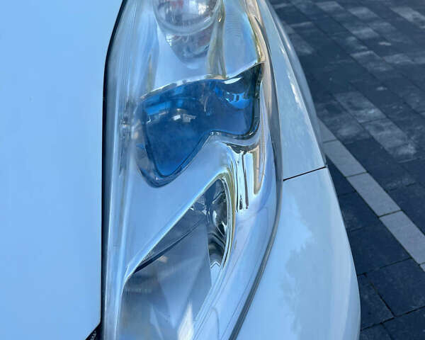 Білий Ніссан Ліф, об'ємом двигуна 0 л та пробігом 96 тис. км за 9500 $, фото 48 на Automoto.ua