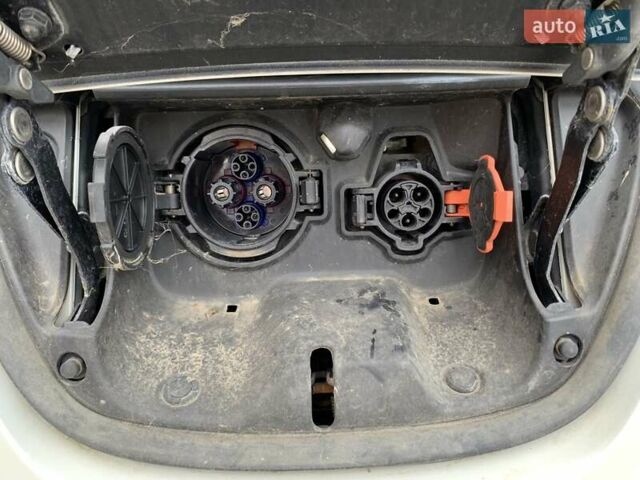 Белый Ниссан Лиф, объемом двигателя 0 л и пробегом 56 тыс. км за 7400 $, фото 10 на Automoto.ua