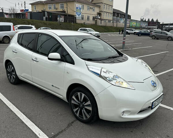 Белый Ниссан Лиф, объемом двигателя 0 л и пробегом 93 тыс. км за 8000 $, фото 1 на Automoto.ua