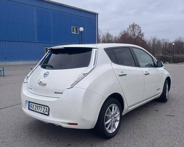 Белый Ниссан Лиф, объемом двигателя 0 л и пробегом 138 тыс. км за 7900 $, фото 2 на Automoto.ua