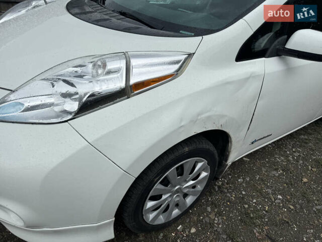 Білий Ніссан Ліф, об'ємом двигуна 0 л та пробігом 125 тис. км за 7500 $, фото 1 на Automoto.ua