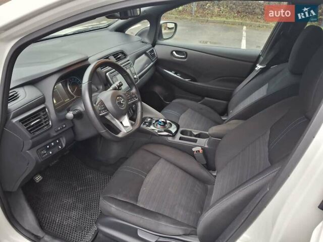 Белый Ниссан Лиф, объемом двигателя 0 л и пробегом 142 тыс. км за 12500 $, фото 24 на Automoto.ua