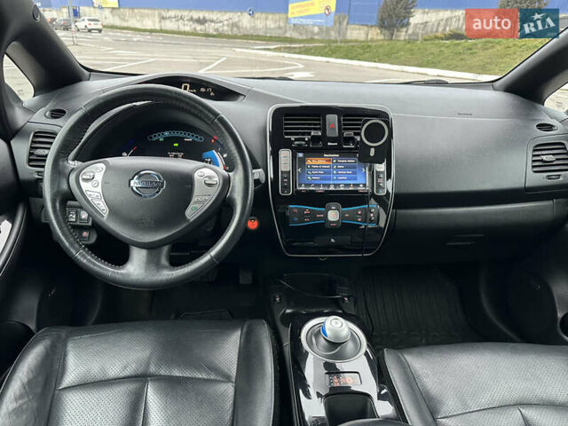 Белый Ниссан Лиф, объемом двигателя 0 л и пробегом 93 тыс. км за 8000 $, фото 7 на Automoto.ua