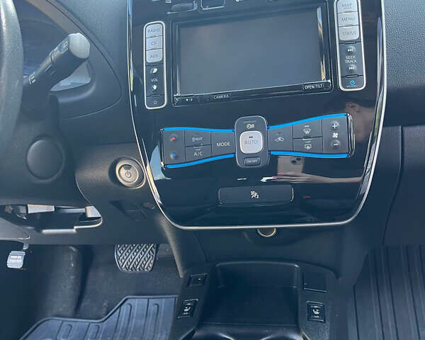 Білий Ніссан Ліф, об'ємом двигуна 0 л та пробігом 96 тис. км за 9500 $, фото 20 на Automoto.ua