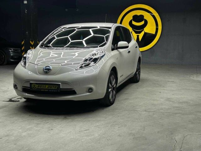 Белый Ниссан Лиф, объемом двигателя 0 л и пробегом 107 тыс. км за 8500 $, фото 2 на Automoto.ua