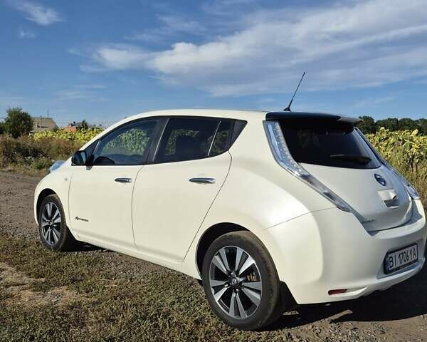 Белый Ниссан Лиф, объемом двигателя 0 л и пробегом 112 тыс. км за 10500 $, фото 2 на Automoto.ua