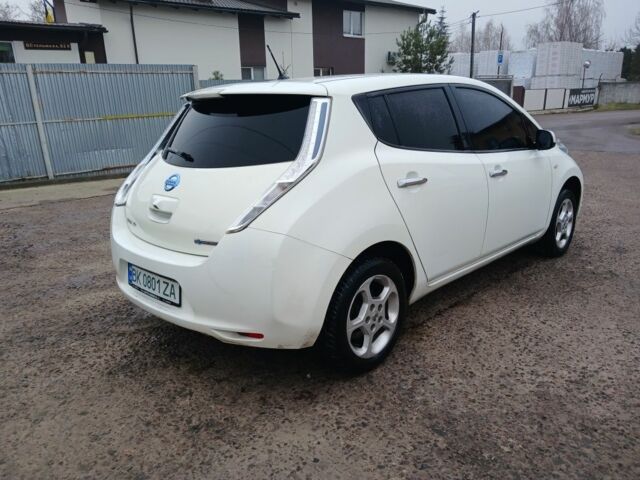 Білий Ніссан Ліф, об'ємом двигуна 0 л та пробігом 243 тис. км за 4999 $, фото 4 на Automoto.ua