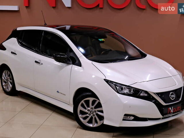 Белый Ниссан Лиф, объемом двигателя 0 л и пробегом 121 тыс. км за 14900 $, фото 4 на Automoto.ua