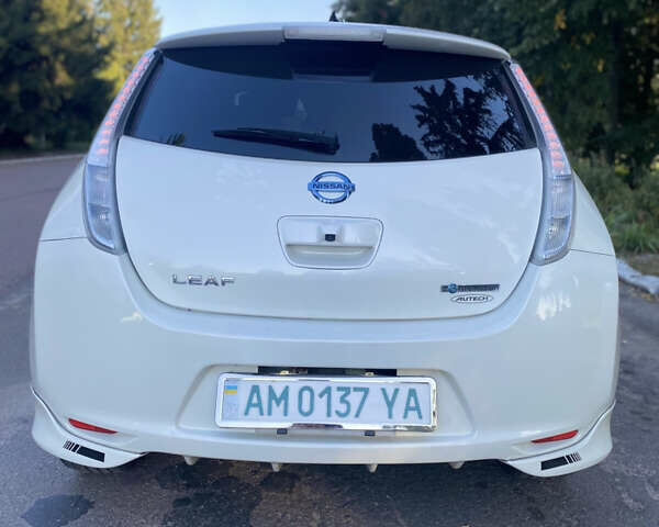 Белый Ниссан Лиф, объемом двигателя 0 л и пробегом 118 тыс. км за 9500 $, фото 4 на Automoto.ua