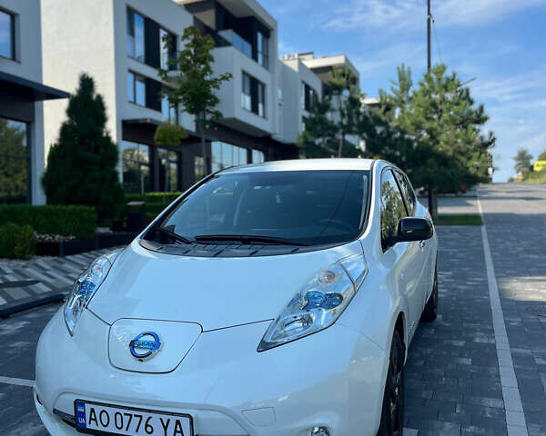 Білий Ніссан Ліф, об'ємом двигуна 0 л та пробігом 96 тис. км за 9500 $, фото 4 на Automoto.ua