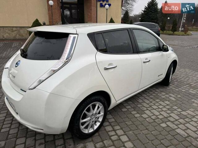 Белый Ниссан Лиф, объемом двигателя 0 л и пробегом 124 тыс. км за 9200 $, фото 2 на Automoto.ua
