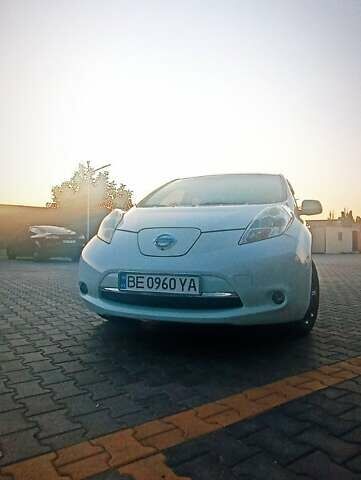 Білий Ніссан Ліф, об'ємом двигуна 0 л та пробігом 136 тис. км за 6500 $, фото 1 на Automoto.ua