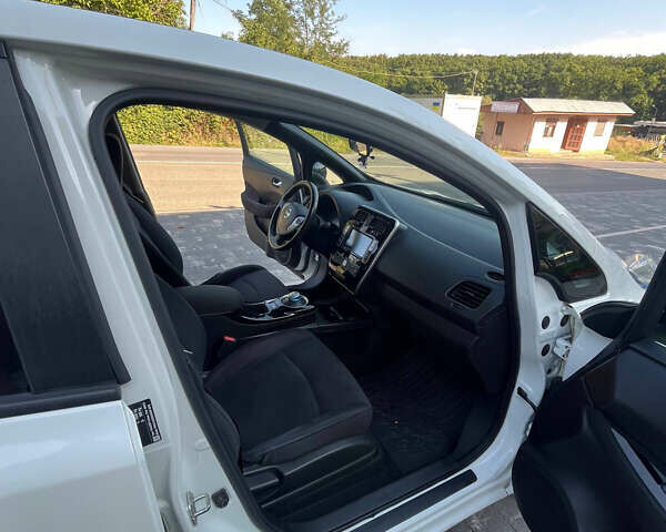 Білий Ніссан Ліф, об'ємом двигуна 0 л та пробігом 96 тис. км за 9500 $, фото 56 на Automoto.ua