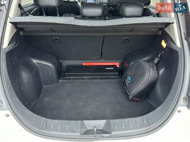 Белый Ниссан Лиф, объемом двигателя 0 л и пробегом 93 тыс. км за 8000 $, фото 14 на Automoto.ua