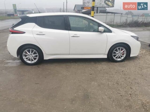 Белый Ниссан Лиф, объемом двигателя 0 л и пробегом 138 тыс. км за 11600 $, фото 4 на Automoto.ua