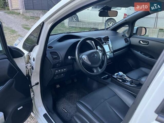 Белый Ниссан Лиф, объемом двигателя 0 л и пробегом 107 тыс. км за 8400 $, фото 23 на Automoto.ua