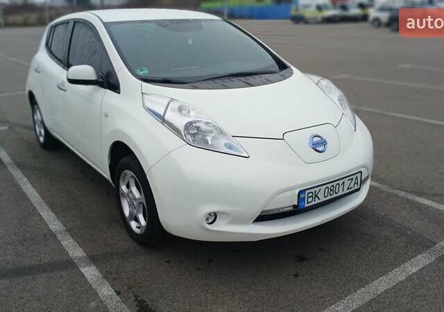 Білий Ніссан Ліф, об'ємом двигуна 0 л та пробігом 140 тис. км за 5000 $, фото 3 на Automoto.ua