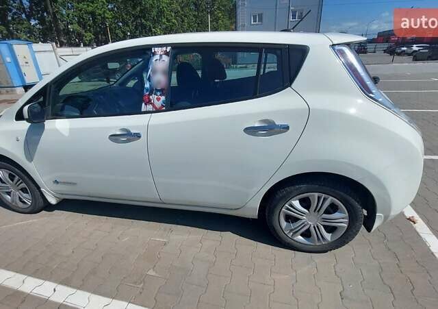 Белый Ниссан Лиф, объемом двигателя 0 л и пробегом 105 тыс. км за 9050 $, фото 1 на Automoto.ua