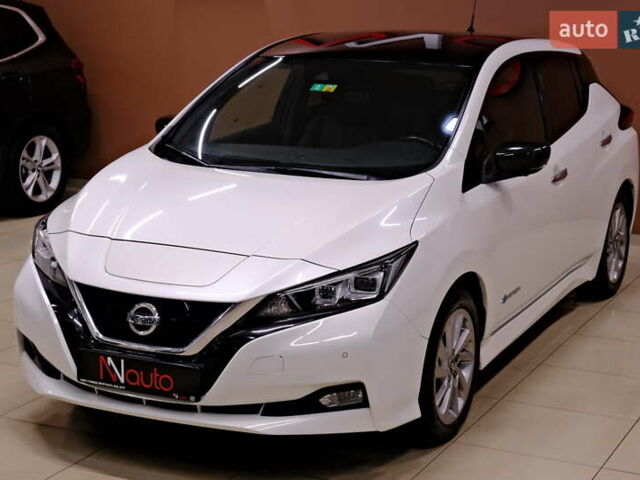 Белый Ниссан Лиф, объемом двигателя 0 л и пробегом 121 тыс. км за 14900 $, фото 2 на Automoto.ua