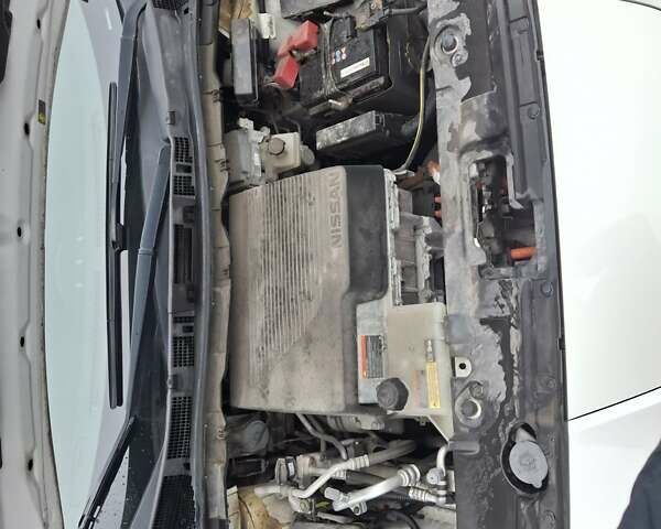 Белый Ниссан Лиф, объемом двигателя 0 л и пробегом 142 тыс. км за 12500 $, фото 29 на Automoto.ua