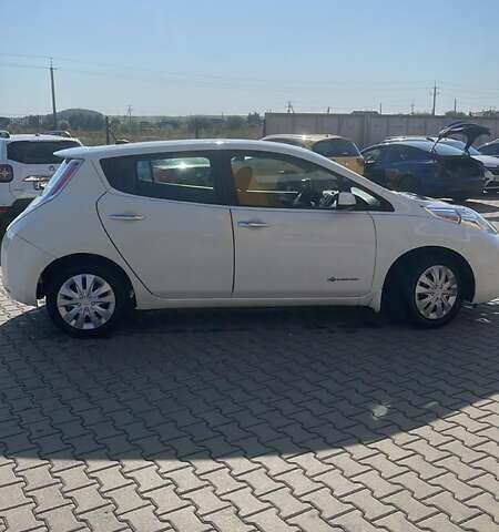 Белый Ниссан Лиф, объемом двигателя 0 л и пробегом 117 тыс. км за 7770 $, фото 4 на Automoto.ua