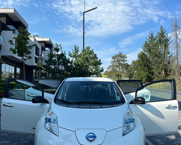 Білий Ніссан Ліф, об'ємом двигуна 0 л та пробігом 96 тис. км за 9500 $, фото 16 на Automoto.ua