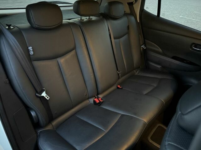 Белый Ниссан Лиф, объемом двигателя 0 л и пробегом 115 тыс. км за 7800 $, фото 17 на Automoto.ua