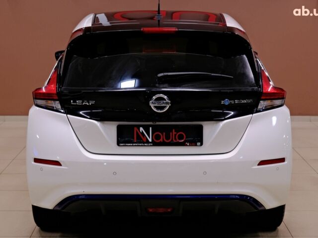 Белый Ниссан Лиф, объемом двигателя 0 л и пробегом 121 тыс. км за 14900 $, фото 4 на Automoto.ua