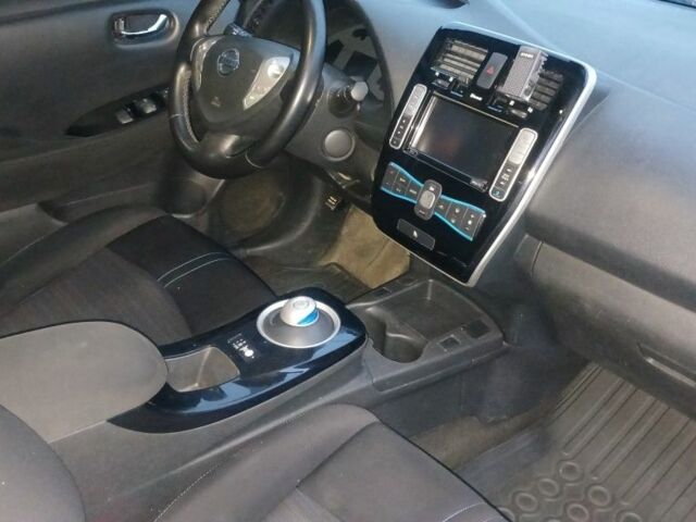 Білий Ніссан Ліф, об'ємом двигуна 0 л та пробігом 243 тис. км за 4999 $, фото 5 на Automoto.ua