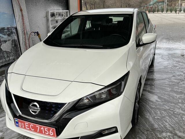 Белый Ниссан Лиф, объемом двигателя 0 л и пробегом 103 тыс. км за 11000 $, фото 1 на Automoto.ua