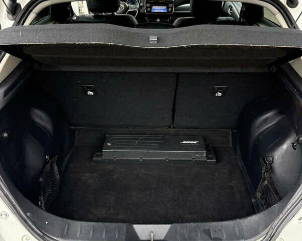 Білий Ніссан Ліф, об'ємом двигуна 0 л та пробігом 150 тис. км за 10400 $, фото 8 на Automoto.ua