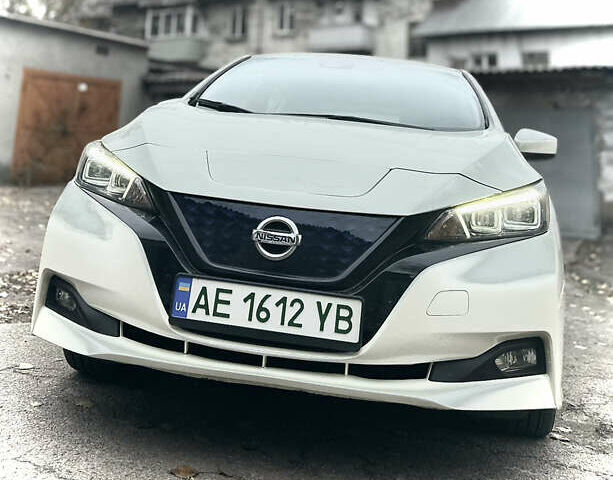 Белый Ниссан Лиф, объемом двигателя 0 л и пробегом 15 тыс. км за 12000 $, фото 4 на Automoto.ua