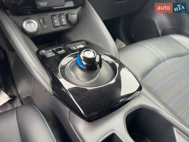 Белый Ниссан Лиф, объемом двигателя 0 л и пробегом 157 тыс. км за 11700 $, фото 63 на Automoto.ua