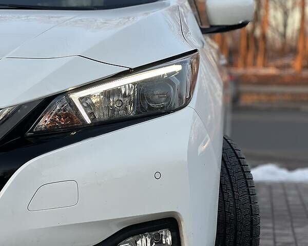 Белый Ниссан Лиф, объемом двигателя 0 л и пробегом 104 тыс. км за 14300 $, фото 63 на Automoto.ua