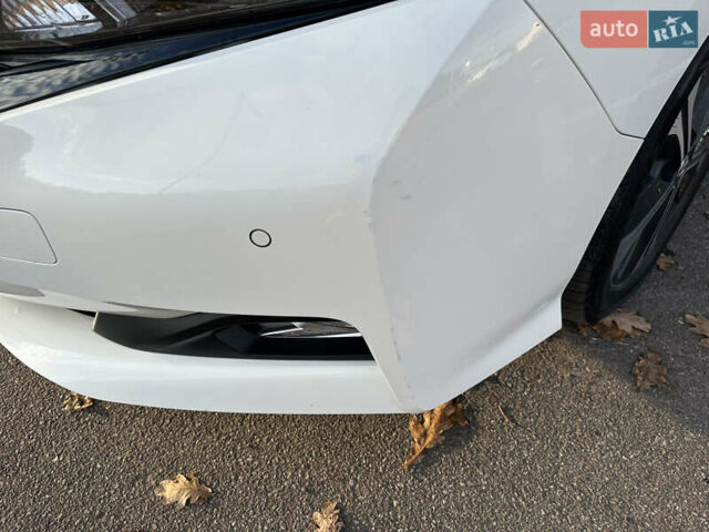 Белый Ниссан Лиф, объемом двигателя 0 л и пробегом 52 тыс. км за 15500 $, фото 15 на Automoto.ua