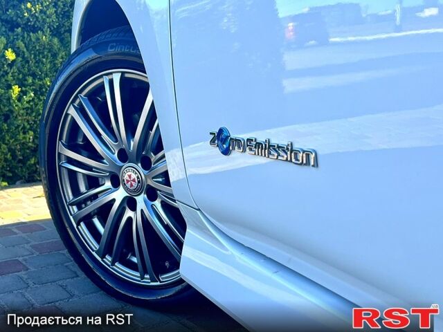 Белый Ниссан Лиф, объемом двигателя 0 л и пробегом 77 тыс. км за 12500 $, фото 6 на Automoto.ua