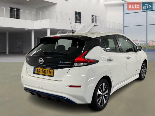 Білий Ніссан Ліф, об'ємом двигуна 0 л та пробігом 51 тис. км за 12000 $, фото 3 на Automoto.ua
